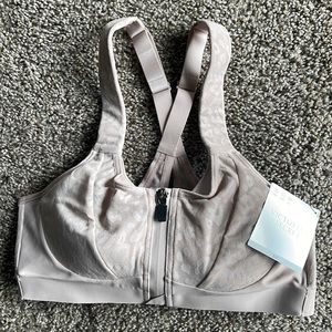 NWT Victoria’s Secret Knockout Front-Close Sports Bra - Size 32C